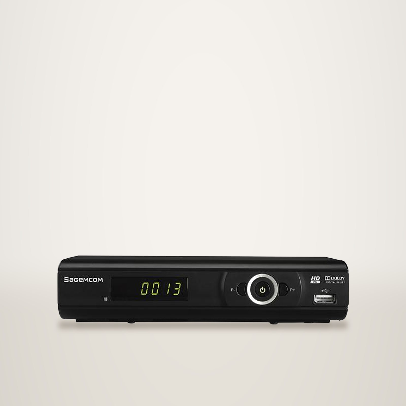 Décodeur numérique noir de marque Sagemcom, vu de face, avec afficheur vert indiquant 0013, boutons de programme, bouton marche et port USB.